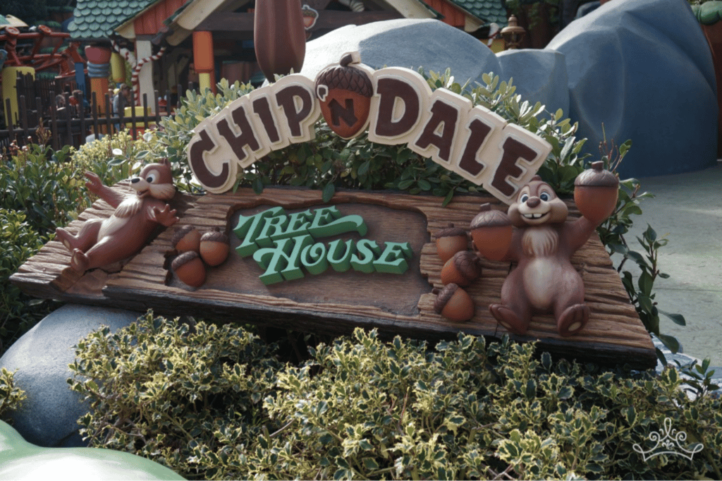 Chip N Dale Treehouse In Disneyland S Toontown