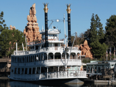 Lands in Pictures: Frontierland
